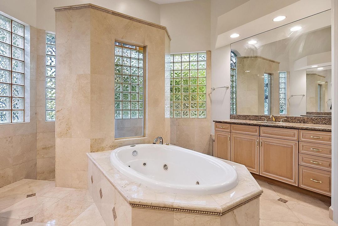 Под контрактом: $2,195,000 (5 спален, 4 ванн, 4937 Квадратных фут)