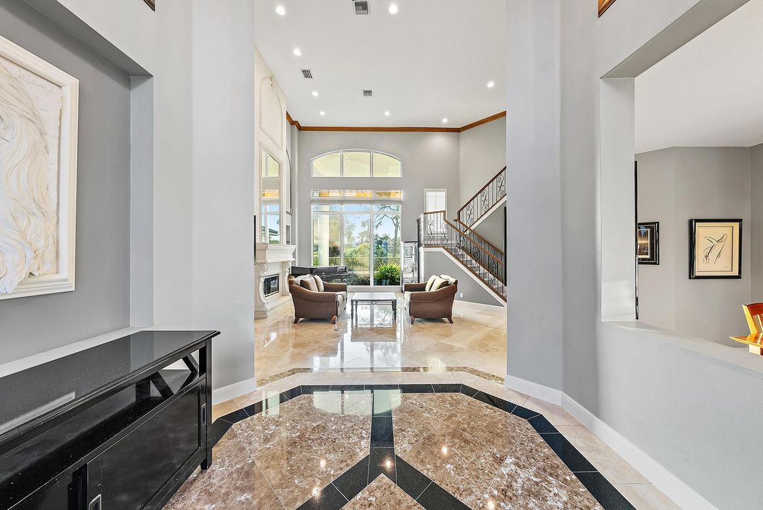 Под контрактом: $2,195,000 (5 спален, 4 ванн, 4937 Квадратных фут)