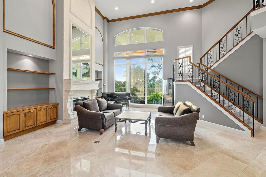 Под контрактом: $2,195,000 (5 спален, 4 ванн, 4937 Квадратных фут)