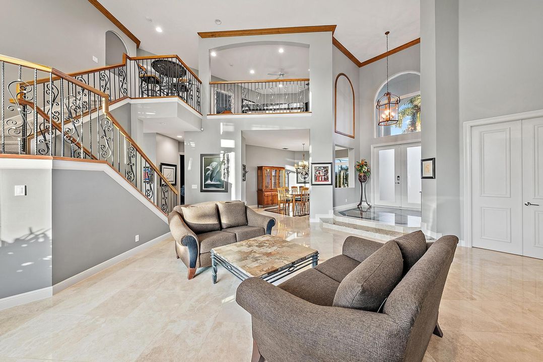 Под контрактом: $2,195,000 (5 спален, 4 ванн, 4937 Квадратных фут)