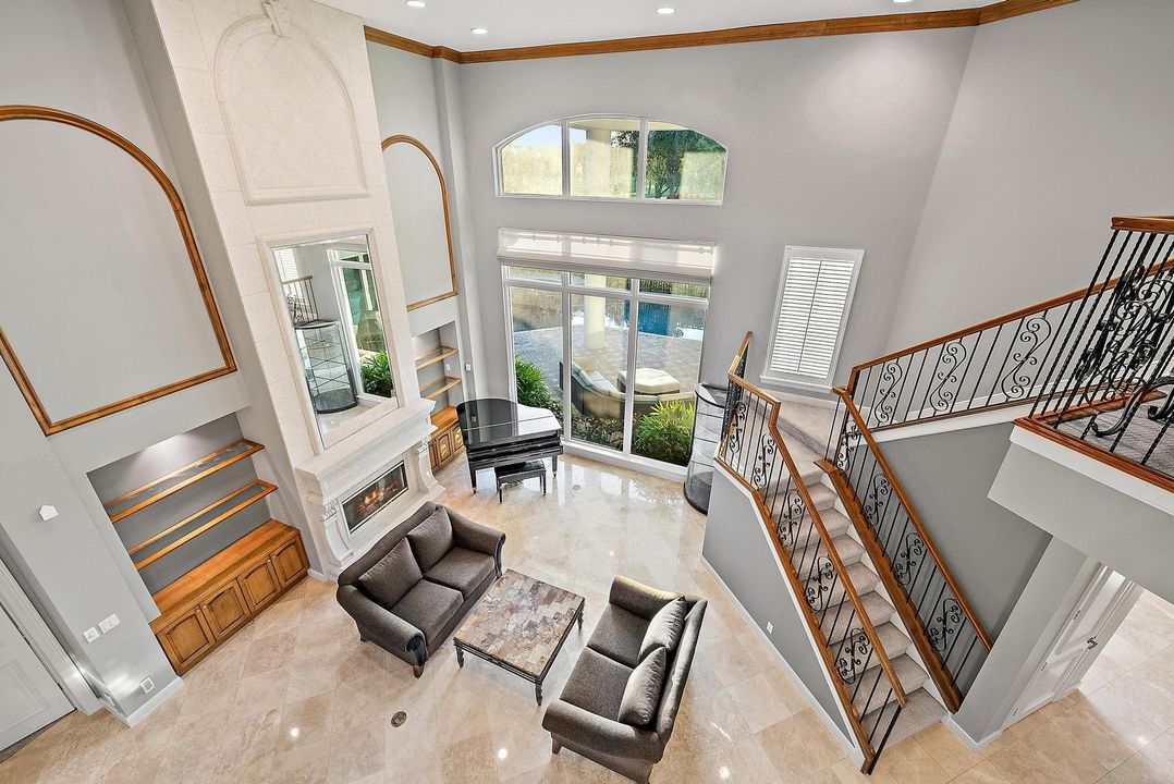 Под контрактом: $2,195,000 (5 спален, 4 ванн, 4937 Квадратных фут)