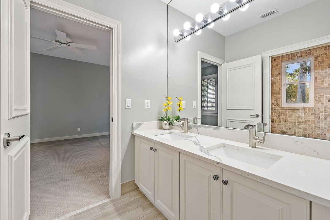 Под контрактом: $2,195,000 (5 спален, 4 ванн, 4937 Квадратных фут)