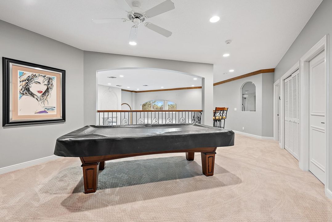 Под контрактом: $2,195,000 (5 спален, 4 ванн, 4937 Квадратных фут)