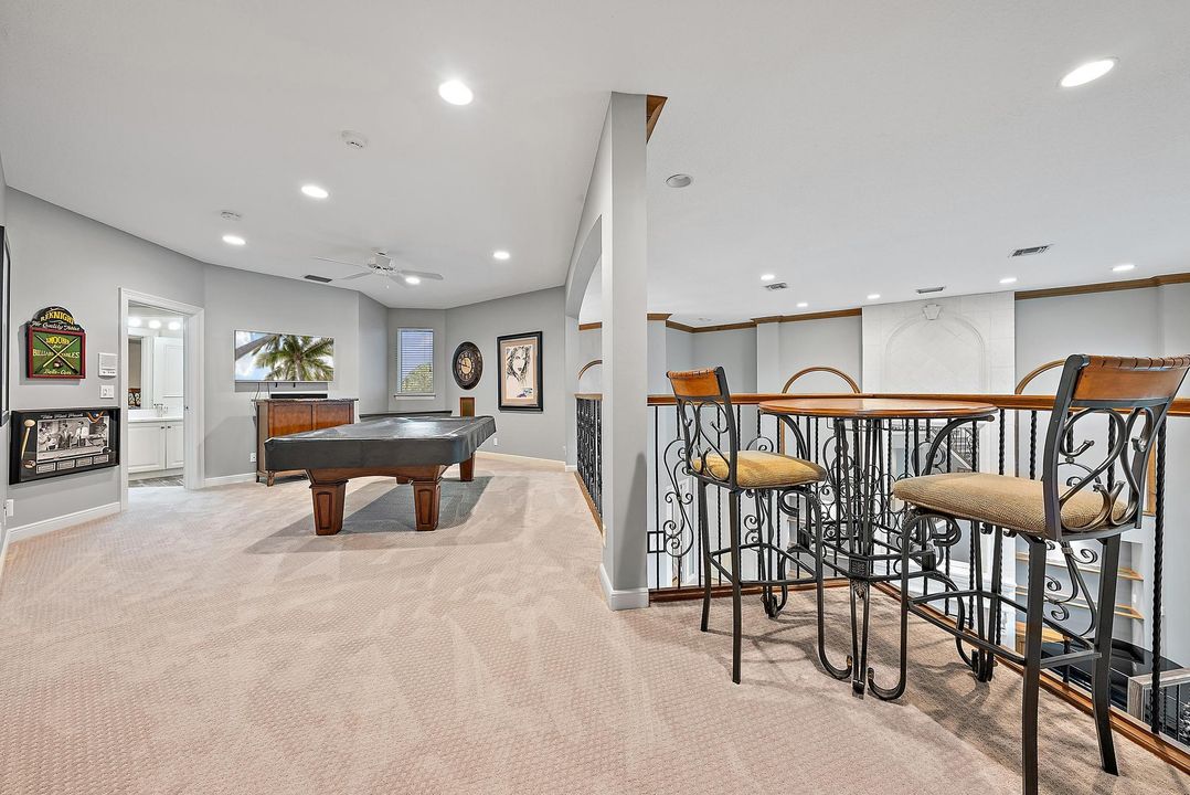 Под контрактом: $2,195,000 (5 спален, 4 ванн, 4937 Квадратных фут)