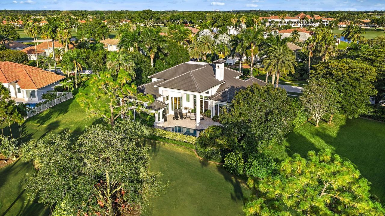 Под контрактом: $2,195,000 (5 спален, 4 ванн, 4937 Квадратных фут)