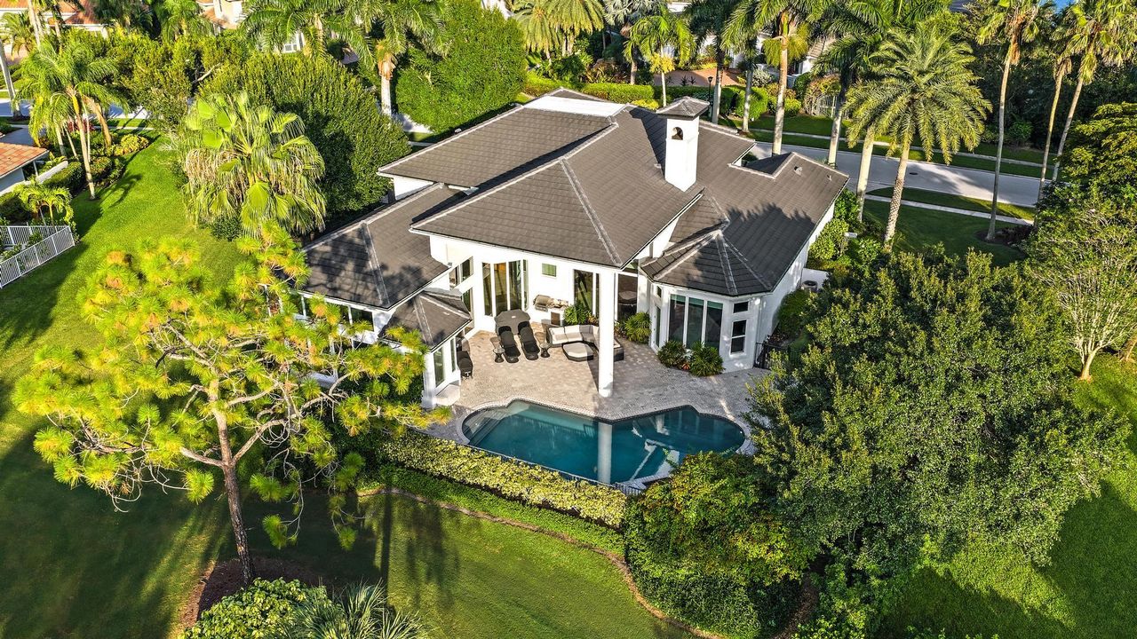 Под контрактом: $2,195,000 (5 спален, 4 ванн, 4937 Квадратных фут)