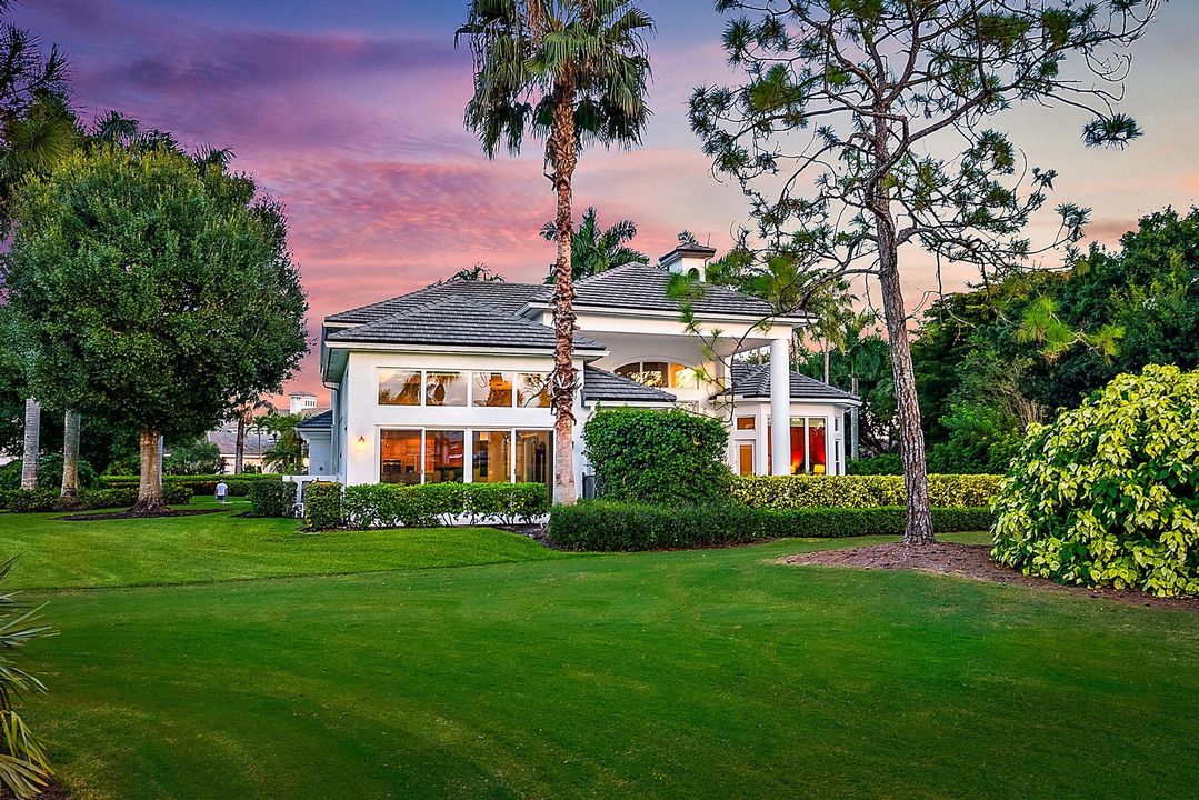 Под контрактом: $2,195,000 (5 спален, 4 ванн, 4937 Квадратных фут)