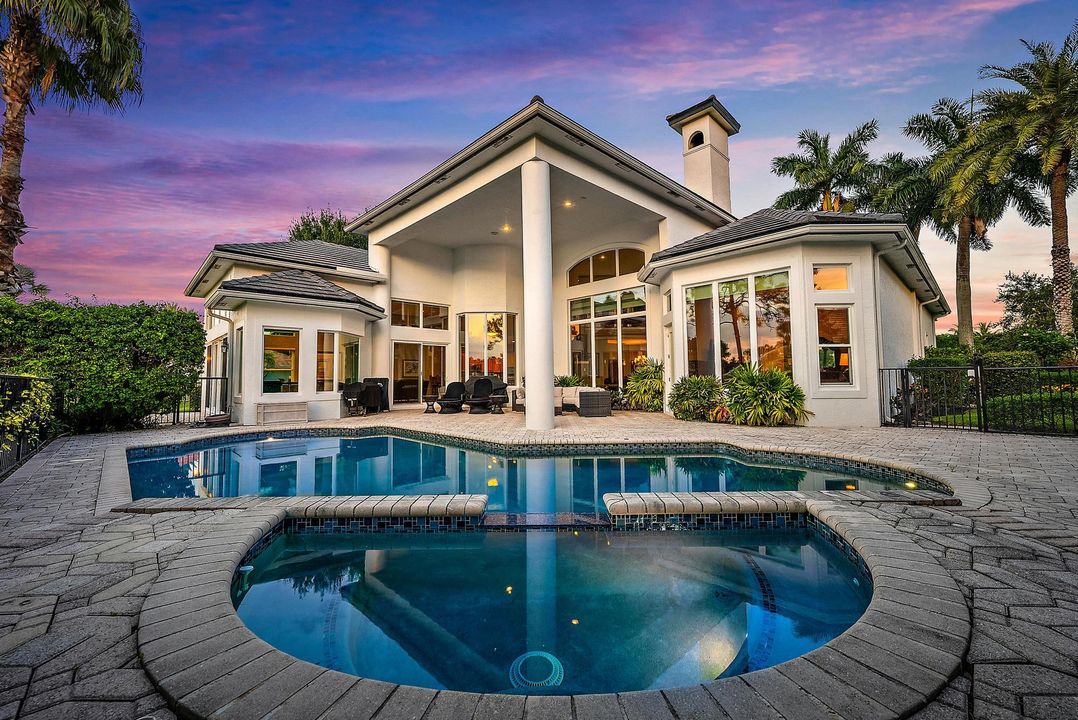 Под контрактом: $2,195,000 (5 спален, 4 ванн, 4937 Квадратных фут)