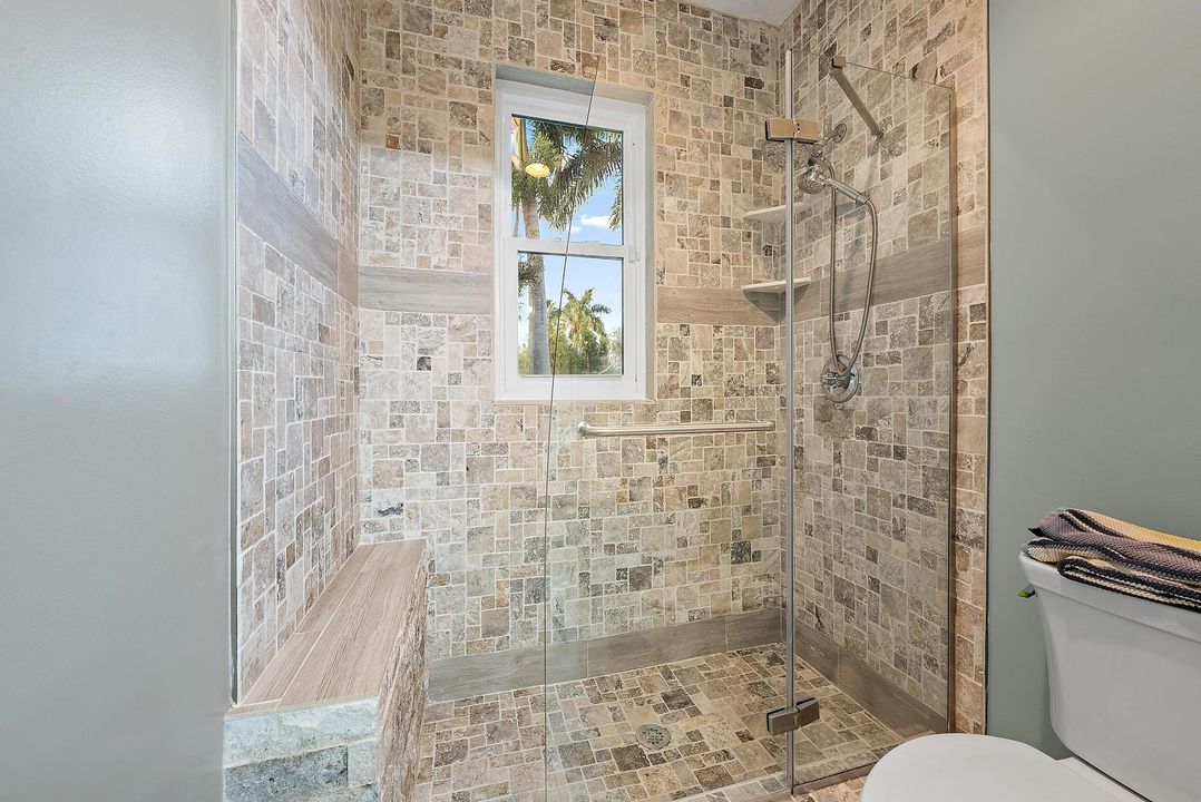 Под контрактом: $2,195,000 (5 спален, 4 ванн, 4937 Квадратных фут)