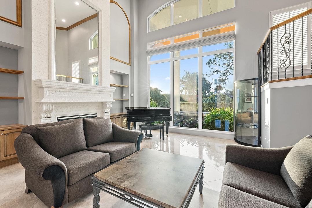 Под контрактом: $2,195,000 (5 спален, 4 ванн, 4937 Квадратных фут)