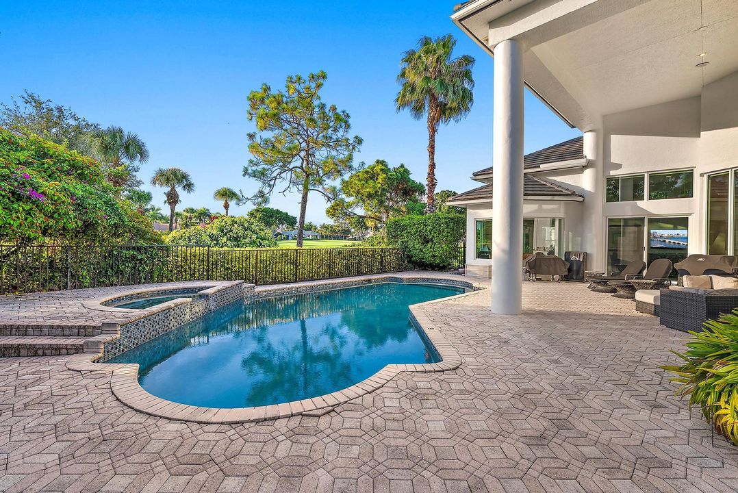 Под контрактом: $2,195,000 (5 спален, 4 ванн, 4937 Квадратных фут)