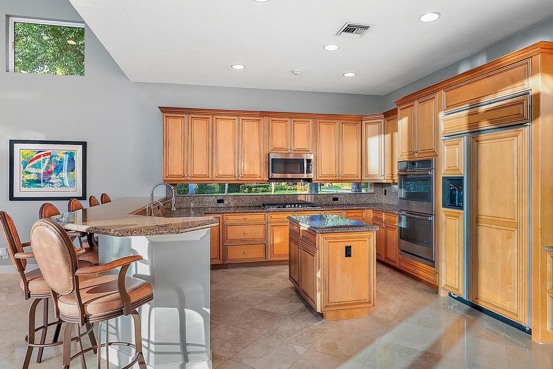 Под контрактом: $2,195,000 (5 спален, 4 ванн, 4937 Квадратных фут)