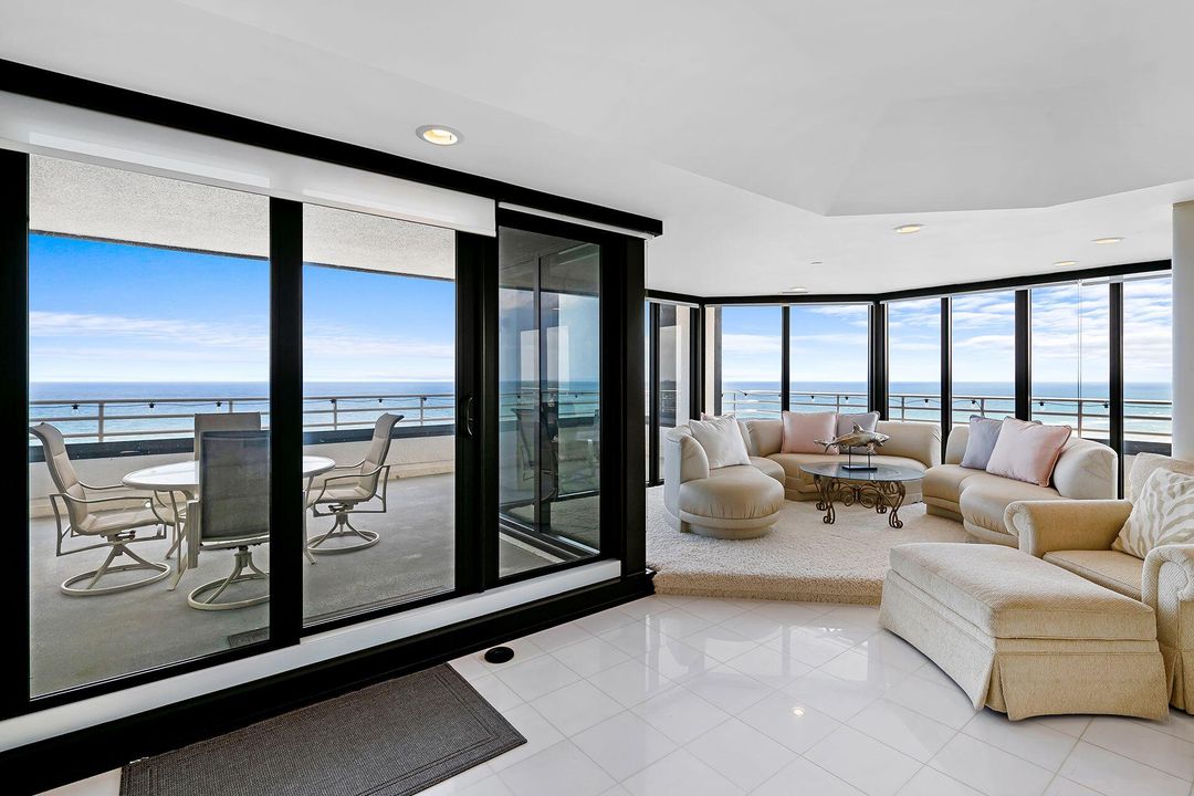 出租: $17,000 (3 贝兹, 3 浴室, 3700 平方英尺)