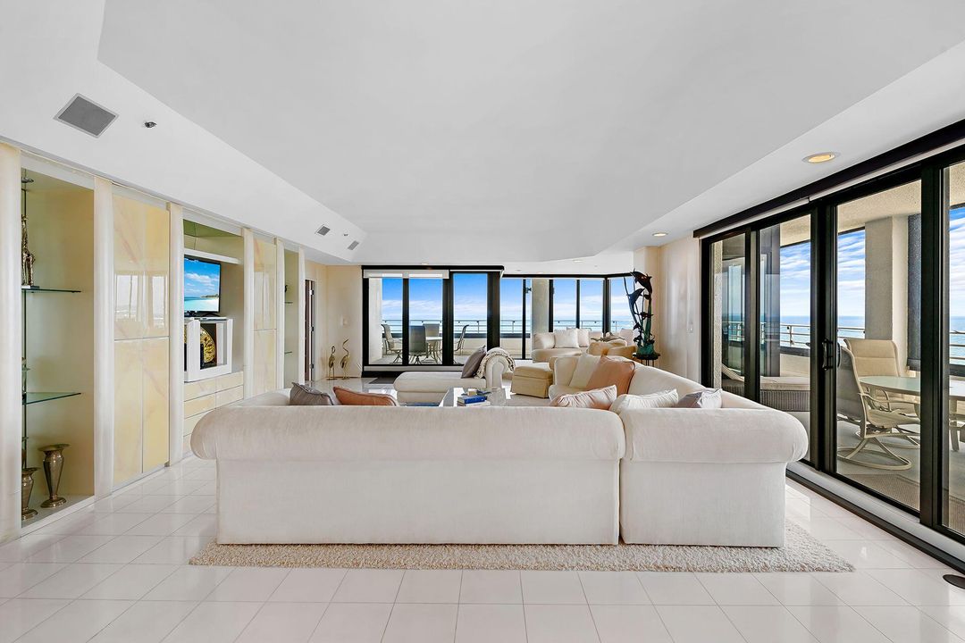 出租: $17,000 (3 贝兹, 3 浴室, 3700 平方英尺)