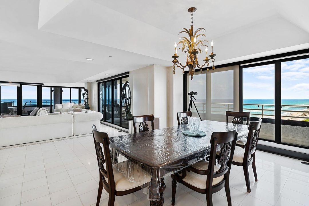 出租: $17,000 (3 贝兹, 3 浴室, 3700 平方英尺)