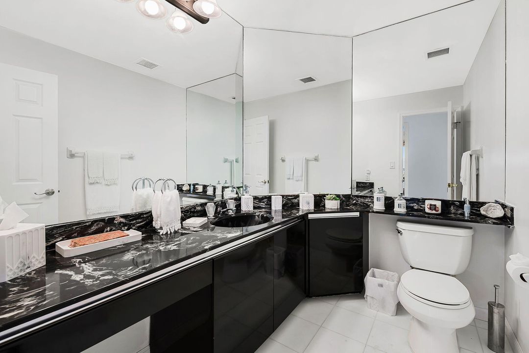 出租: $17,000 (3 贝兹, 3 浴室, 3700 平方英尺)