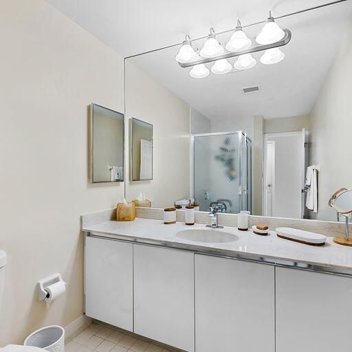 出租: $17,000 (3 贝兹, 3 浴室, 3700 平方英尺)