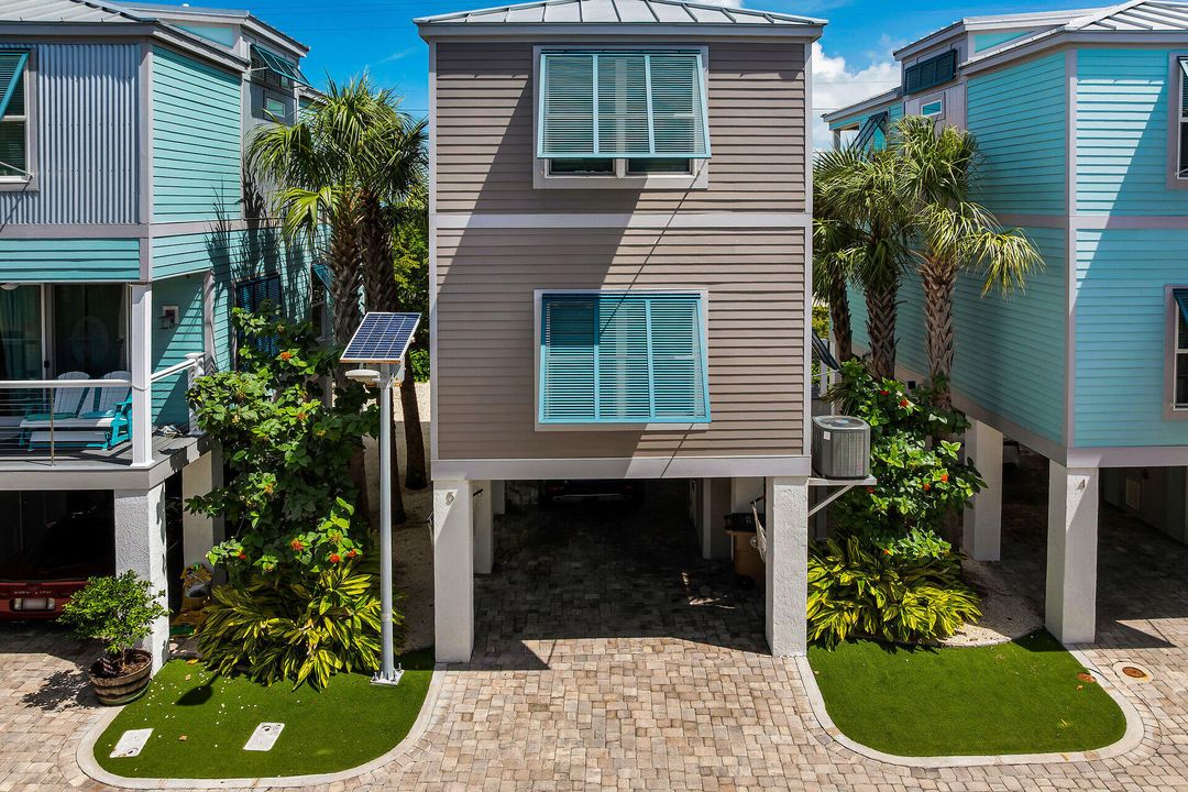 待售: $428,888 (2 贝兹, 2 浴室, 960 平方英尺)