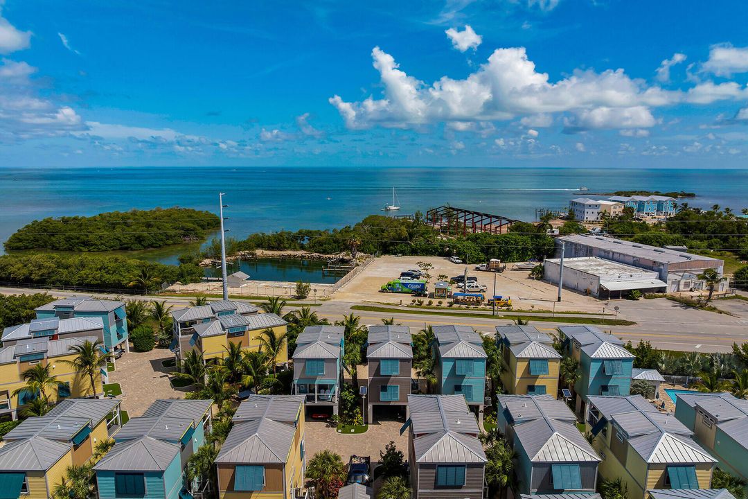 待售: $428,888 (2 贝兹, 2 浴室, 960 平方英尺)