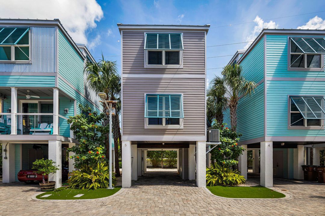 待售: $428,888 (2 贝兹, 2 浴室, 960 平方英尺)