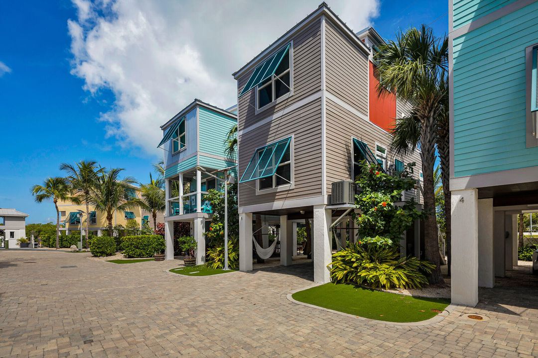 待售: $428,888 (2 贝兹, 2 浴室, 960 平方英尺)