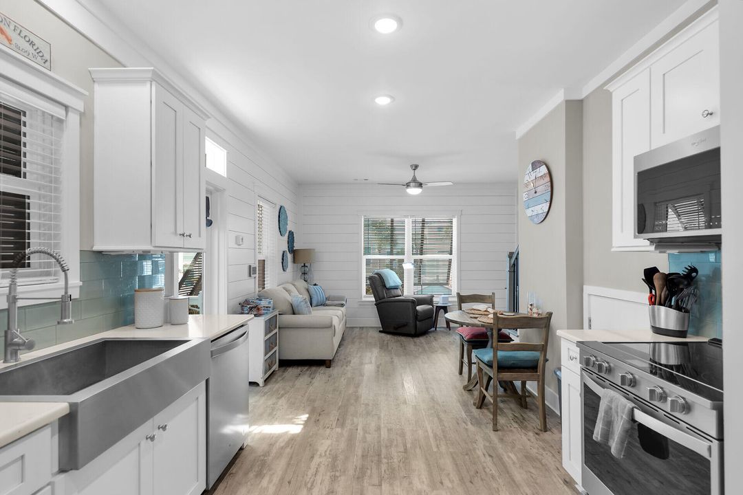 待售: $428,888 (2 贝兹, 2 浴室, 960 平方英尺)