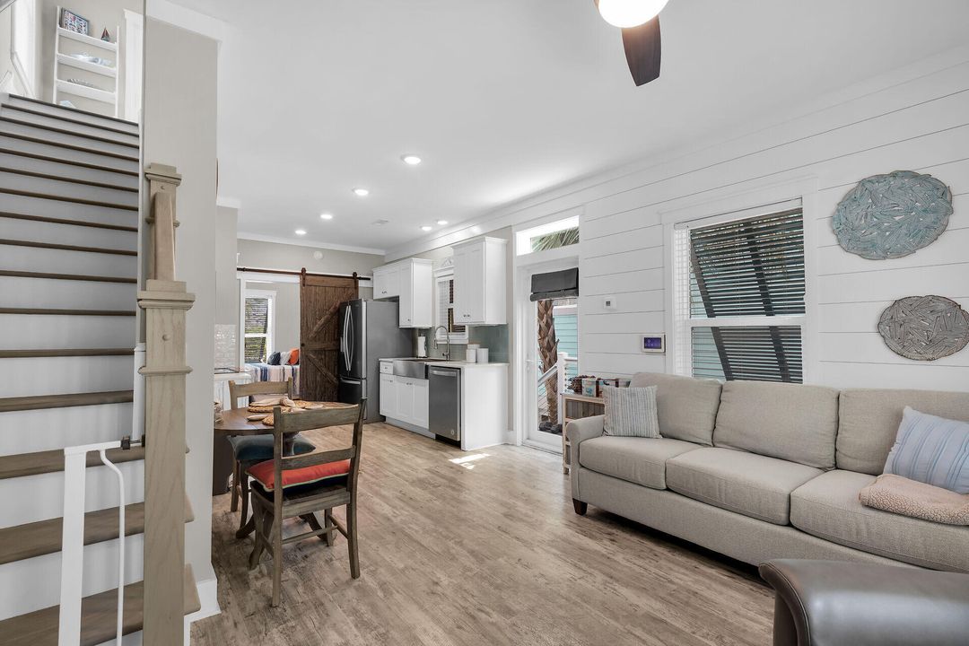 待售: $428,888 (2 贝兹, 2 浴室, 960 平方英尺)