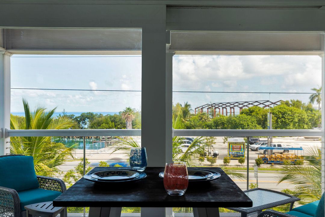 待售: $428,888 (2 贝兹, 2 浴室, 960 平方英尺)