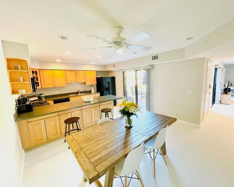 Active With Contract: $6,500 (2 beds, 2 baths, 1708 Square Feet)