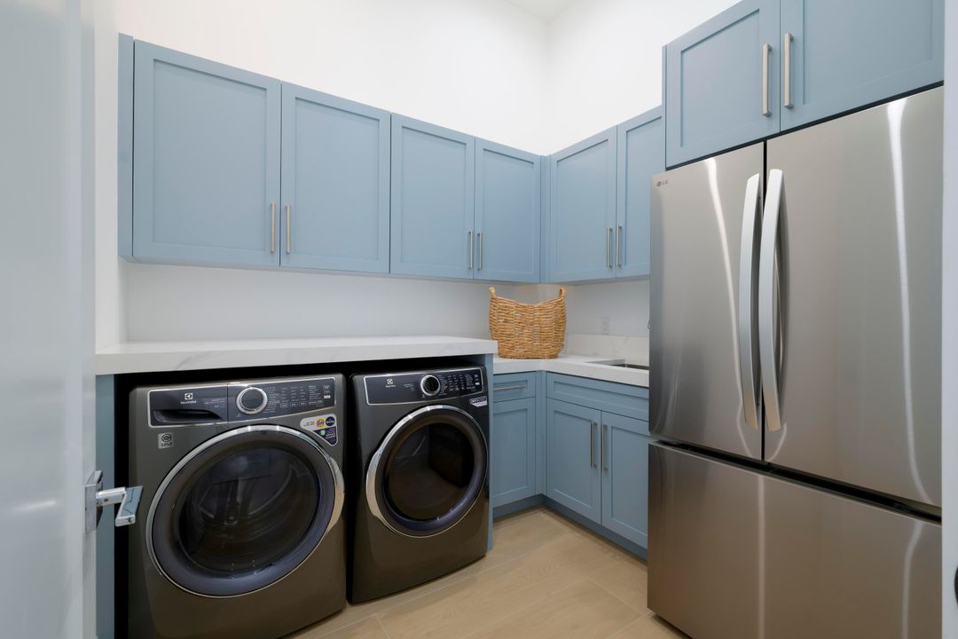 For Sale: $8,750,000 (5 beds, 7 baths, 5804 Square Feet)