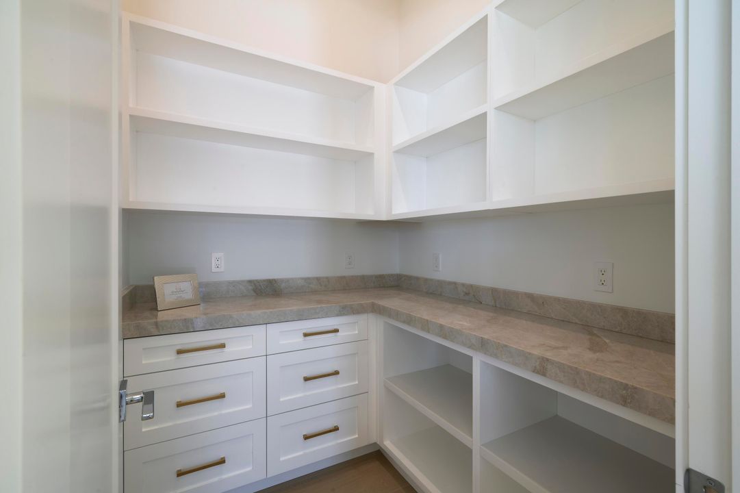 For Sale: $8,750,000 (5 beds, 7 baths, 5804 Square Feet)