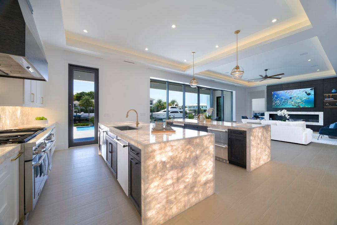 For Sale: $8,750,000 (5 beds, 7 baths, 5804 Square Feet)