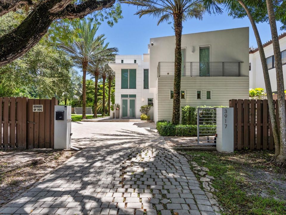 En Venta: $3,750,000 (6 camas, 5 baños, 4898 Pies cuadrados)