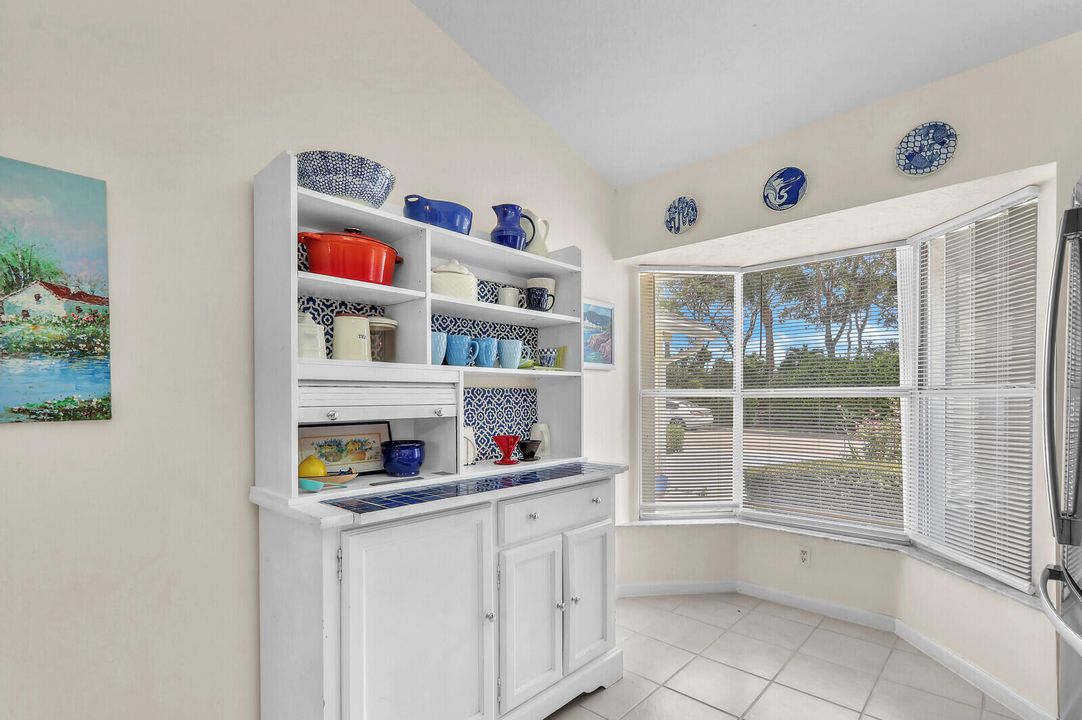 На продажу: $295,000 (2 спален, 2 ванн, 1299 Квадратных фут)