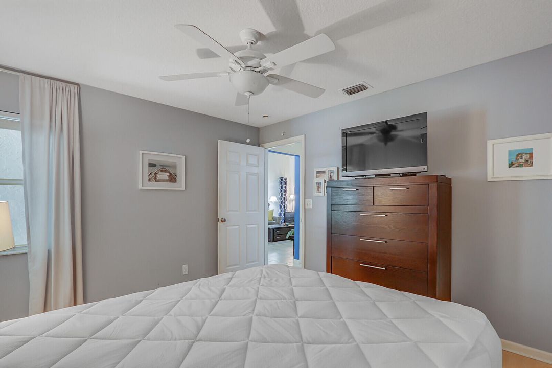 На продажу: $295,000 (2 спален, 2 ванн, 1299 Квадратных фут)