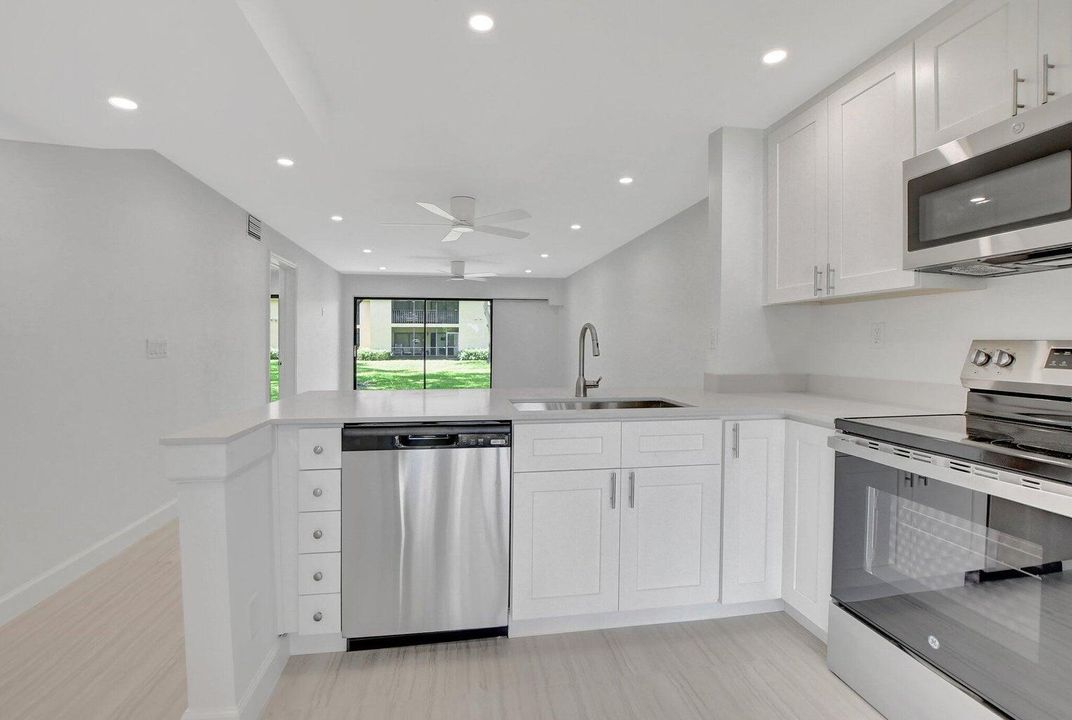 Недавно арендовано: $2,500 (2 спален, 2 ванн, 873 Квадратных фут)