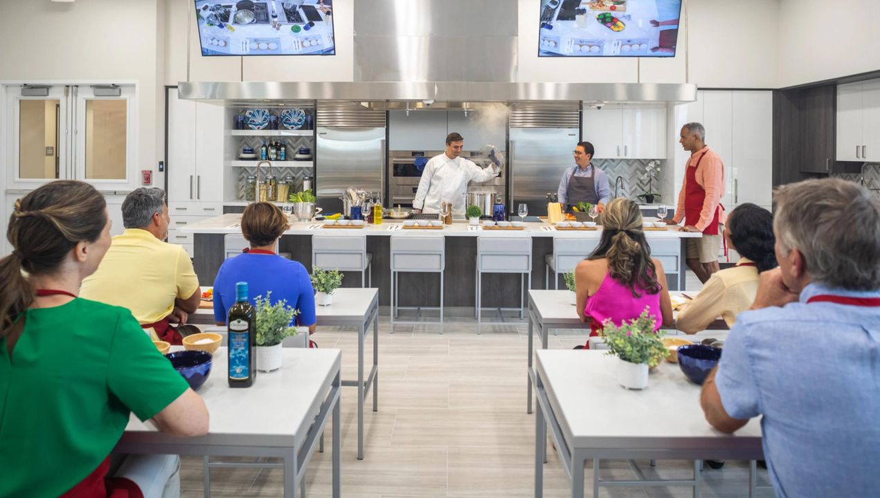 Active With Contract: $378,900 (2 beds, 2 baths, 1293 Square Feet)