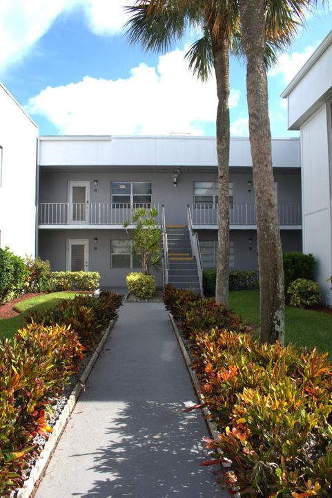 Activo con contrato: $1,700 (2 camas, 2 baños, 902 Pies cuadrados)