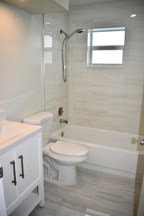 Activo con contrato: $1,700 (2 camas, 2 baños, 902 Pies cuadrados)