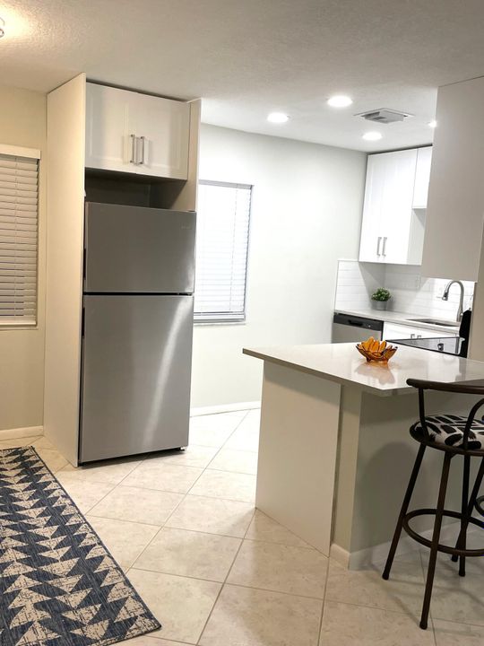 Activo con contrato: $1,700 (2 camas, 2 baños, 902 Pies cuadrados)