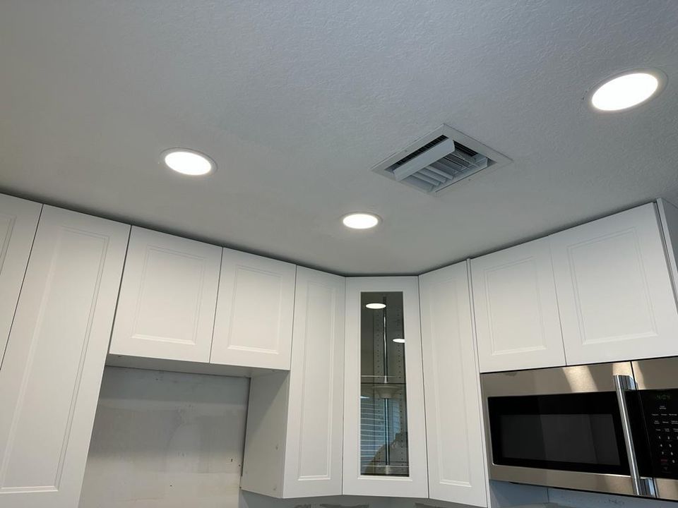 Activo con contrato: $1,700 (2 camas, 2 baños, 902 Pies cuadrados)