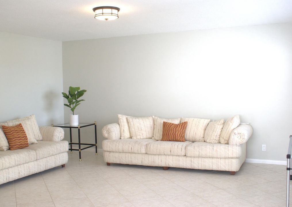 Activo con contrato: $1,700 (2 camas, 2 baños, 902 Pies cuadrados)