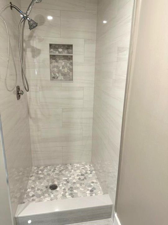 Activo con contrato: $1,700 (2 camas, 2 baños, 902 Pies cuadrados)