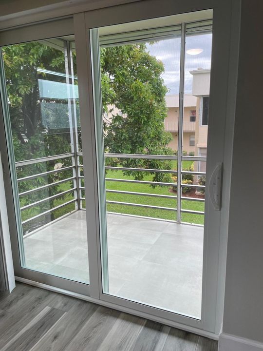 Activo con contrato: $1,700 (2 camas, 2 baños, 902 Pies cuadrados)