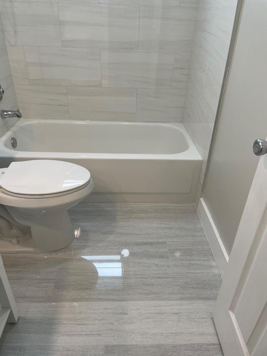 Activo con contrato: $1,700 (2 camas, 2 baños, 902 Pies cuadrados)