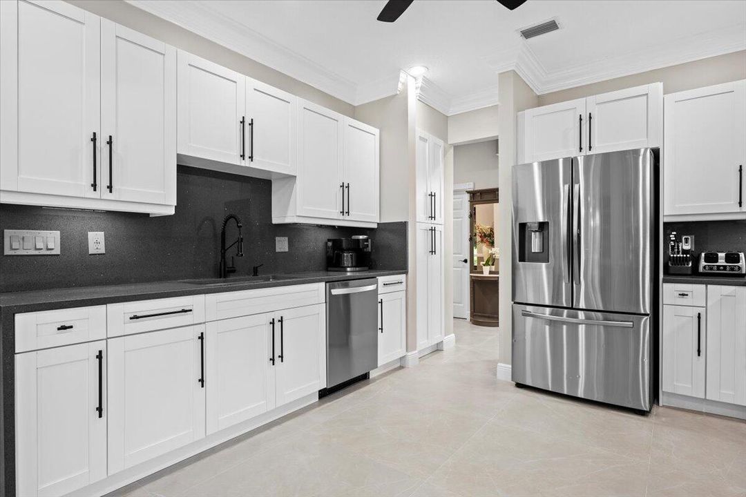 Activo con contrato: $1,100,000 (4 camas, 3 baños, 2852 Pies cuadrados)