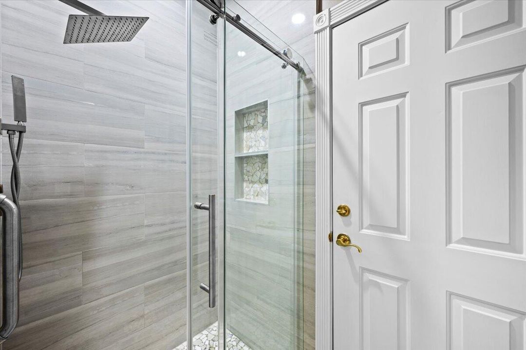 Activo con contrato: $1,100,000 (4 camas, 3 baños, 2852 Pies cuadrados)