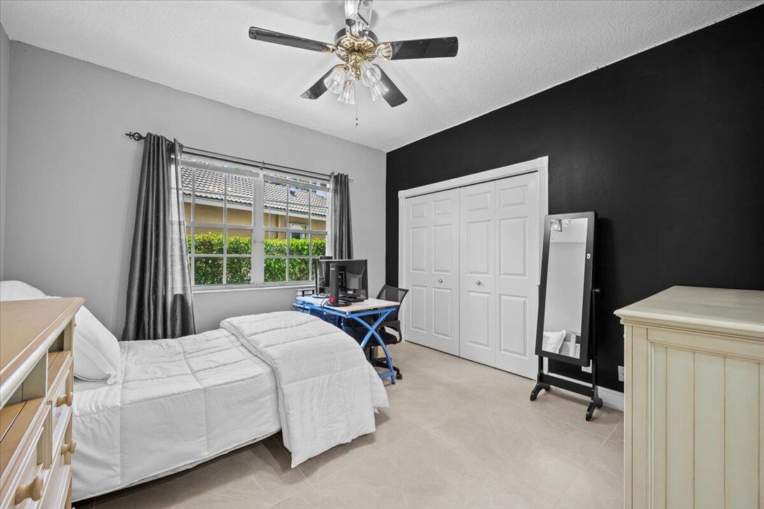 Activo con contrato: $1,100,000 (4 camas, 3 baños, 2852 Pies cuadrados)