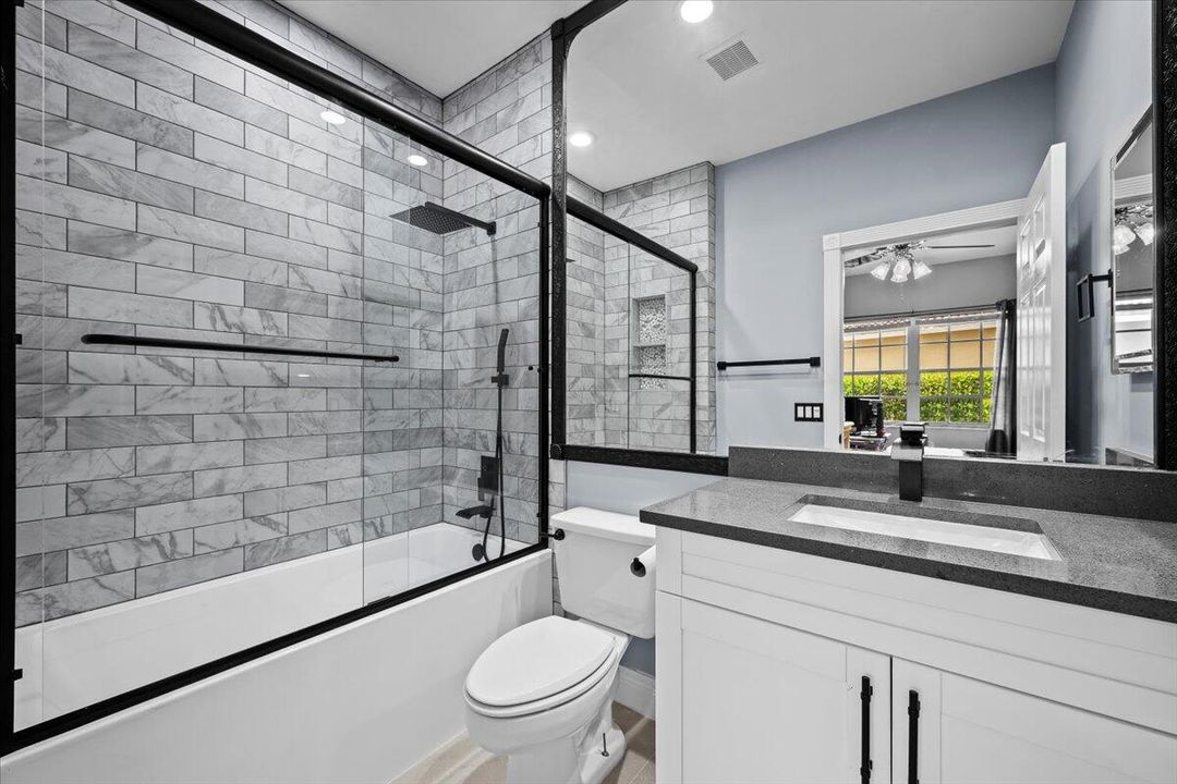 Activo con contrato: $1,100,000 (4 camas, 3 baños, 2852 Pies cuadrados)