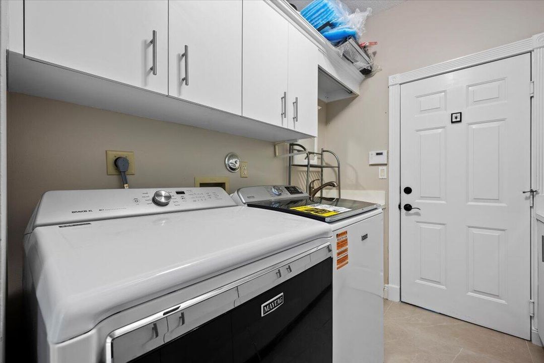 Activo con contrato: $1,100,000 (4 camas, 3 baños, 2852 Pies cuadrados)